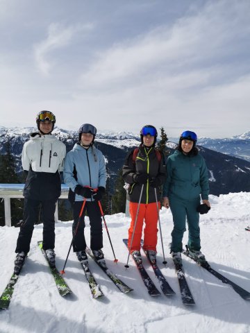 Schüler auf den Skiern
